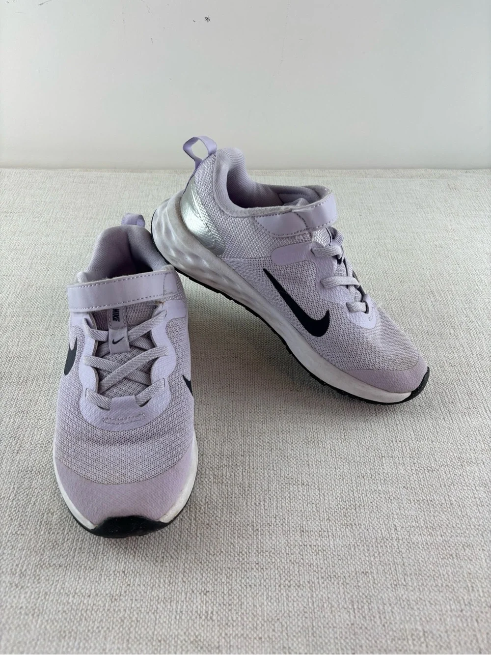 Nike Lilac and Black Girls' size 1 Athletic Running Shoes